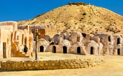 Uno scorcio di Ksar Hallouf, Medenine, Tunisia. Questo villaggio berbero-granaio è oggi disabitato.
