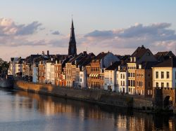Uno scorcio di Maastricht in Olanda al tramonto. Siamo nel Limburg, nel sud del paese.