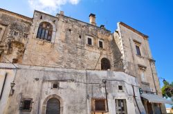 Uno scorcio di Palazzo Pinto a Ischitella, Puglia. Il castello, noto anche come Ventrella, venne edificato nel XII° secolo e poi ricostruito nel Settecento, dopo essere stato distrutto dal ...