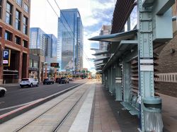 Uno scorcio di Phoenix (Arizona) con la 3rd Street e Washington deserte - © You Touch Pix of EuToch / Shutterstock.com