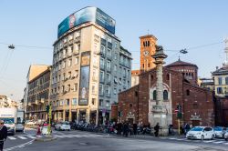 Uno scorcio di Piazza San Babila nel centro di Milano - © Fabio Michele Capelli / Shutterstock.com