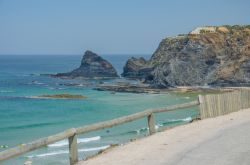 Uno scorcio di Praia Adegas vicino a Carrapateira, costa dell'Algarve, Portogallo.
