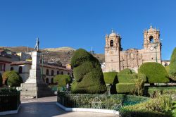Uno scorcio di Puno, capitale dell'omonima regione peruviana. Siamo sul celebre lago Titicaca - © sunsinger / Shutterstock.com