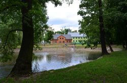 Uno scorcio di Reymont Park fotografato in estate a Lodz, Polonia. L'area verde si estende per oltre 6 ettari.
