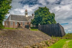 Uno scorcio di Schokland, provincia di Flevoland, Paesi Bassi. Questa ex isola dello Zuiderzee, è oggi un celebre sito archeologico, primo luogo dei Paesi Bassi ad essere divenuto (1995) ...