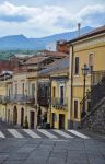 Uno scorcio di una strada del centro storico di Sant'Alfio sulle pendici dell'Etna, vicino a Catania