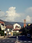 Uno scorcio di una strada nel centro di Montemurlo in Toscana - © Massimilianogalardi, CC BY-SA 3.0, Wikipedia