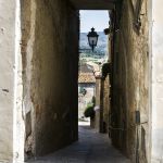 Uno scorcio di una via del centro storico di Castiglion Fiorentino in Toscana