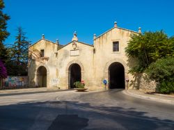 Uno scorcio di Via Mura di Levante ad Orbetello, Toscana. - © Diego Fiore / Shutterstock.com