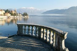 Uno scorcio elegante di Tremezzo, sulle placide acque del Lago di Como in Lombardia - © Stefano Ember / Shutterstock.com