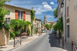 Uno scorcio fotografico del villaggio di Bonnieux, Provenza, Francia. Questo bel villaggio del Massiccio del Luberon è stato teatro delle riprese di Un'ottima annata, il film del ...