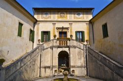 Uno scorcio interno del castello di San Martino a Ceneda, Vittorio Veneto (Treviso). Riedificato nel 1420 dal vescovo Antonio Correr nelle forme più attuali, questo maniero somiglia più ...