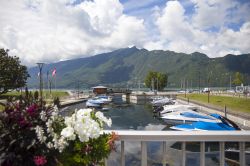 Uno scorcio panoramico del lago di Bourget, Aix-les-Bain, Francia.
