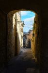 Uno scorcio panoramico di Bevagna, Umbria, Italia. Passeggiando per i vicoli del borgo medievale se ne possono ammirare i più pittoreschi angoli paesaggistici.



