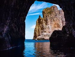 Uno scorcio selvaggio dell'isola di Marettimo, arcipelago delle Egadi, Sicilia