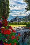 Uno scorcio spettacolare del borgo di Saillon nel Canton Vallese in Svizzera