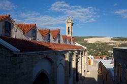 Uno scorcio sui tetti del villaggio di Omodos, isola di Cipro. Questa località si trova a nord-ovest di Limassol, a oltre 800 metri di altitudine.



