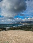 Uno scorcio sul Golfo di Gonnesa, Sardegna, in una giornata con il cielo nuvoloso.
