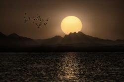 Uno splendido tramonto a Soma Bay (Hurghada, Egitto). Qui la barriera corallina offre gli scenari più spettacolari per gli appassionati di immersioni: Soma Bay è il punto in cui ...