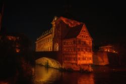Uno storico edificio di Bamberga fotografato di notte in estate, Germania - © Andreas Zerndl / Shutterstock.com