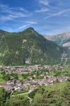 Vallata di Morgex in estate, Valle d'Aosta, Italia. Nel raggio di una manciata di km, Morgex offre panorami mozzafiato, laghi alpini e le acque della Dora per divertirsi con il rafting.



 ...