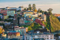 Valparaíso, Cile: la città è famosa per i suoi edifici colorati che si trovano lungo i cerros (le colline) che la compongono.