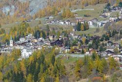 Valtournenche, panorama autunnale di una delle frazioni della località in Valle d'Aosta - Aosta Valley