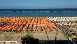 La spiaggia di Valverde di Cesenatico, sulla ...