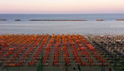 Valverde di Cesenatico: la spiaggia al tramonto, quando tutti i bagnanti sono ormai rientrati in hotel.