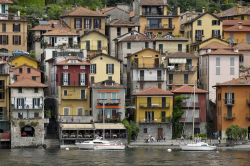 Varenna sul lago di Como, Lombardia. Sorge su un promontorio nei pressi della foce del torrente Esino: Varenna si trova sul litorale lecchese fra Mandello e Bellano - © DavidYoung / Shutterstock.com ...