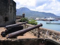 Vecchi cannoni alla fortezza San Felipe, Puerto Plata, Repubblica Dominicana.



