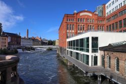 Vecchi edifici industriali lungo i canali di Linkoping, Svezia. Riconvertiti a nuovo utilizzo, sono oggi adibiti a locali per l'università cittadina. 

