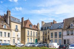 Vecchia architettura in stile francese nel centro di Digione, Francia - © icestylecg / Shutterstock.com