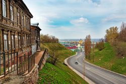 Una vecchia casa in legno nella città russa di Nizhny Novgorod, situata 420 km ad esta della capitale Mosca - foto © Elena Mirage / Shutterstock.com