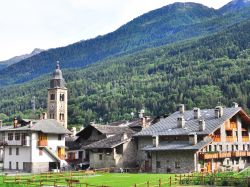 Vecchia città di Morgex, Valle d'Aosta, Italia. Questa cittadina rappresenta il vero centro della Valdigne: è un piccolo borgo antico dall'anima moderna e dall'antica ...