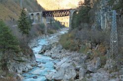 Vecchio ponte della ferrovia nelle Alpi GIulie vicino a Malborghetto Valbruna