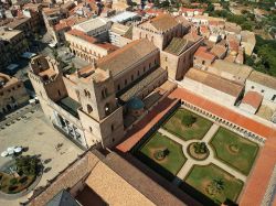 Veduta aerea del Duomo di Monreale, uno dei capolavori della Sicilia