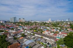 Veduta aerea della città di Nonthaburi, Thailandia: questa cittadina viene considerata un sobborgo di Bangkok. 

