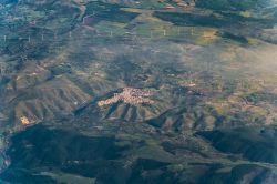 Veduta aerea della cittadina di Chiaramonte Gulfi nel sud della Sicilia