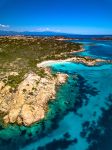 Veduta aerea della spiaggia rosa dell'isola di Budelli, siamo nell'Arcipelago della Maddalena in Sardegna