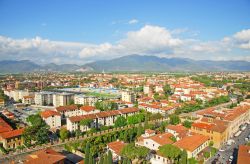 Veduta aerea della vecchia città di Pisa in Toscana.



