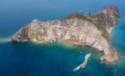 Veduta aerea dell'Isola di Palmarola, arcipelago delle Pontine (Lazio)