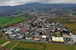 Veduta aerea di Kronberg im Taunus, cittadina della Germania, regione Assia