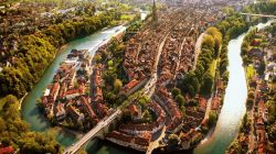 Veduta area della città di Berna, la Capitale della Svizzera sul fiume Aare.