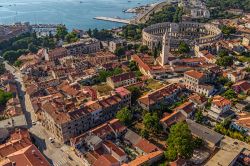 Veduta area del centro storico di Pula (Pola) in Croazia, dichiarato Patrimonio dell'Umanità dall'UNESCO. 