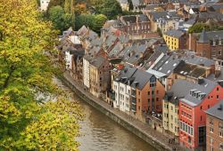 Veduta autunnale del fiume Sambre a Namur, Belgio.
