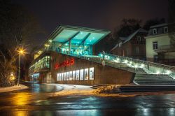 Veduta by night del cinema teatro di Coburgo in inverno con la neve, Germania - © Val Thoermer / Shutterstock.com