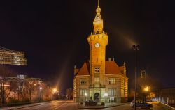 Veduta by night dell'antica Port Authority di Dortmund, Germania - © Manninx / Shutterstock.com