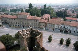 Veduta dal mastio della Rocca medievale in centro a Reggiolo - © Rossreggiolo, CC BY-SA 4.0, Wikipedia