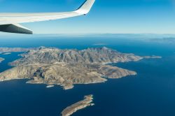 Veduta dall'aereo dell'isola di Kalymnos nell'arcipelago del Dodecaneso (Grecia).


